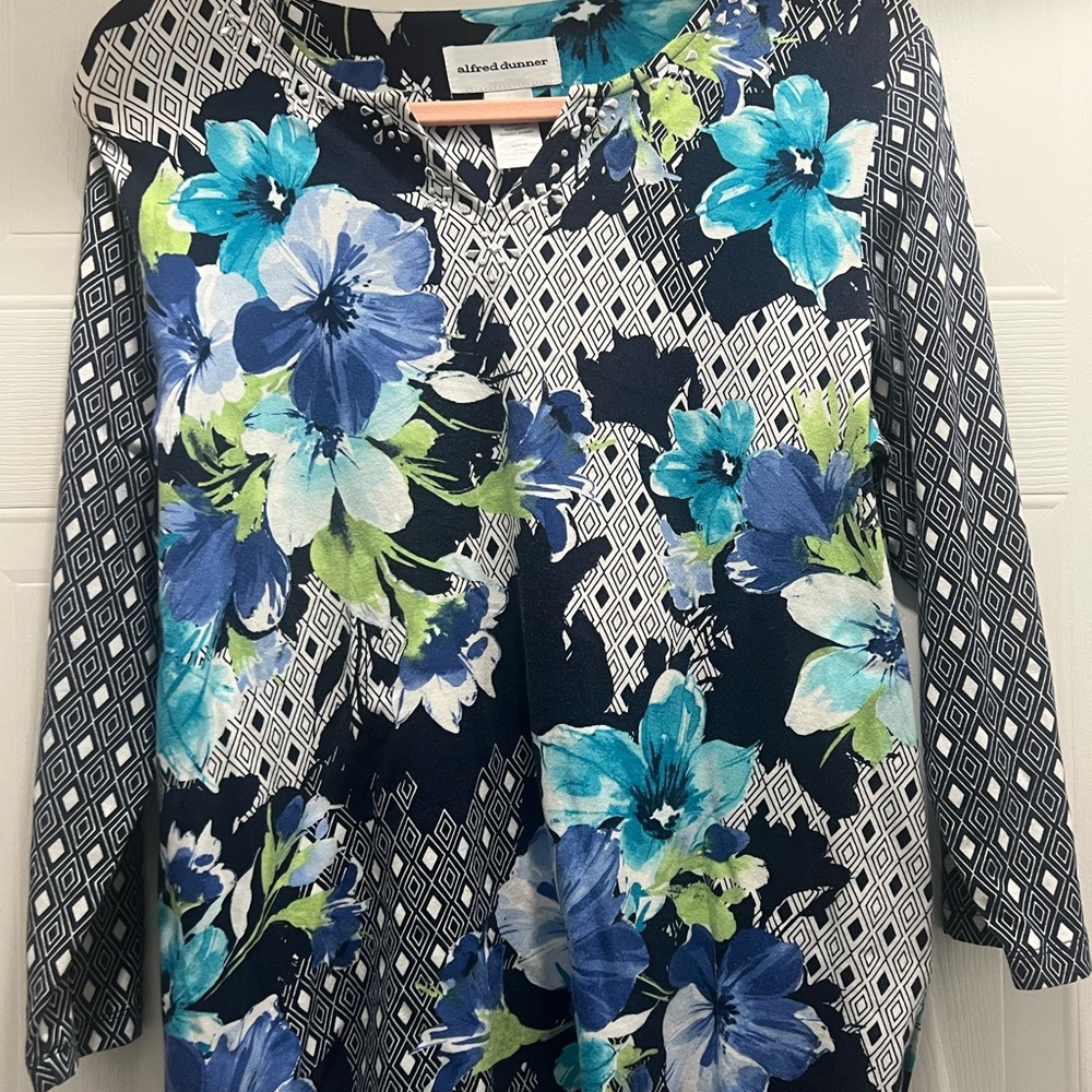 Alfred Dunner Blue and Green Floral Shirt size Medium